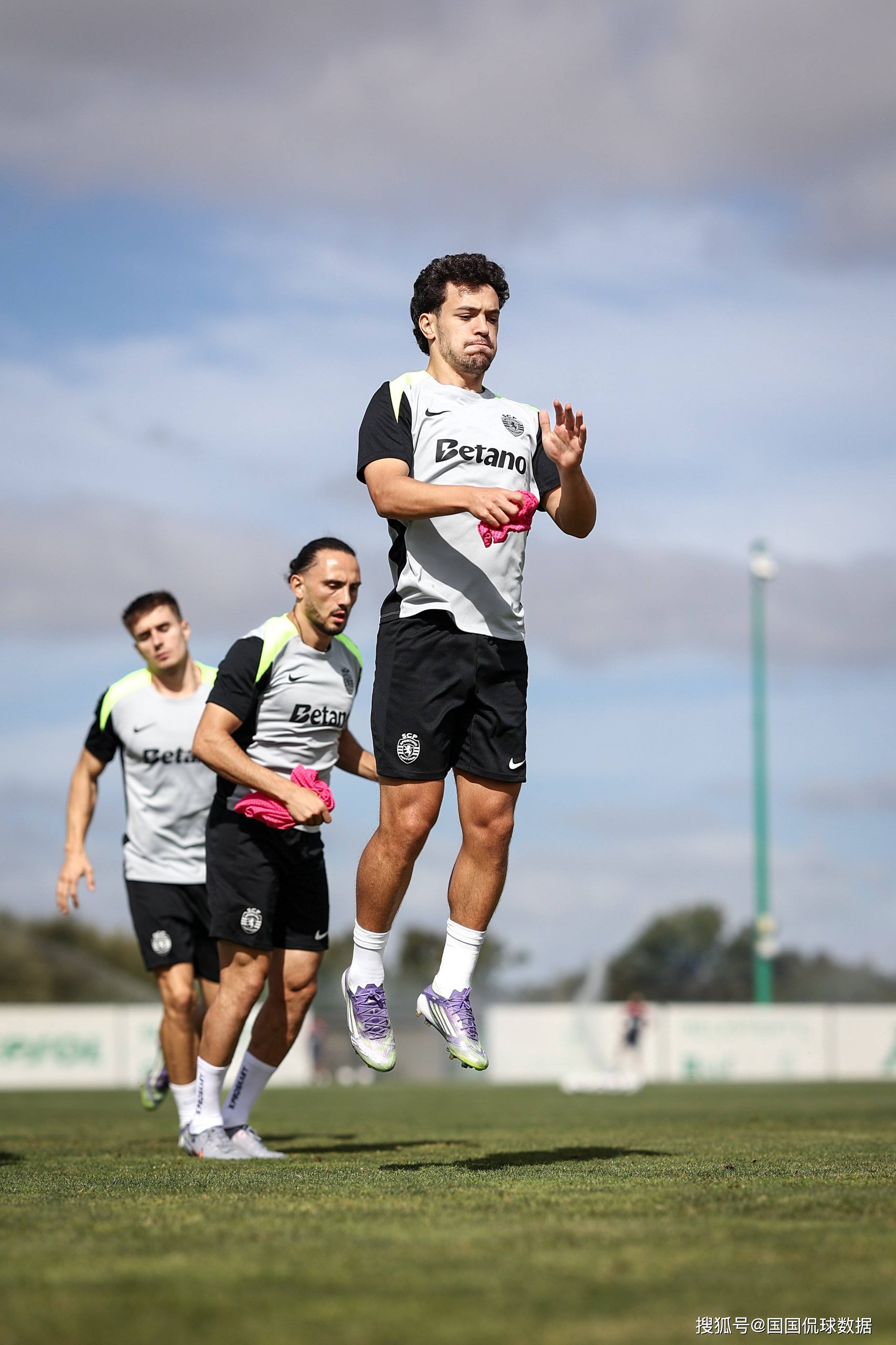 波尔图冲刺阶段远射贴柱,志在葡超名次提升,管理层满意,纪律约束更严格的简单介绍 波尔图冲刺阶段远射贴柱,志在葡超名次提升,管理层满意,纪律约束更严格的简单介绍