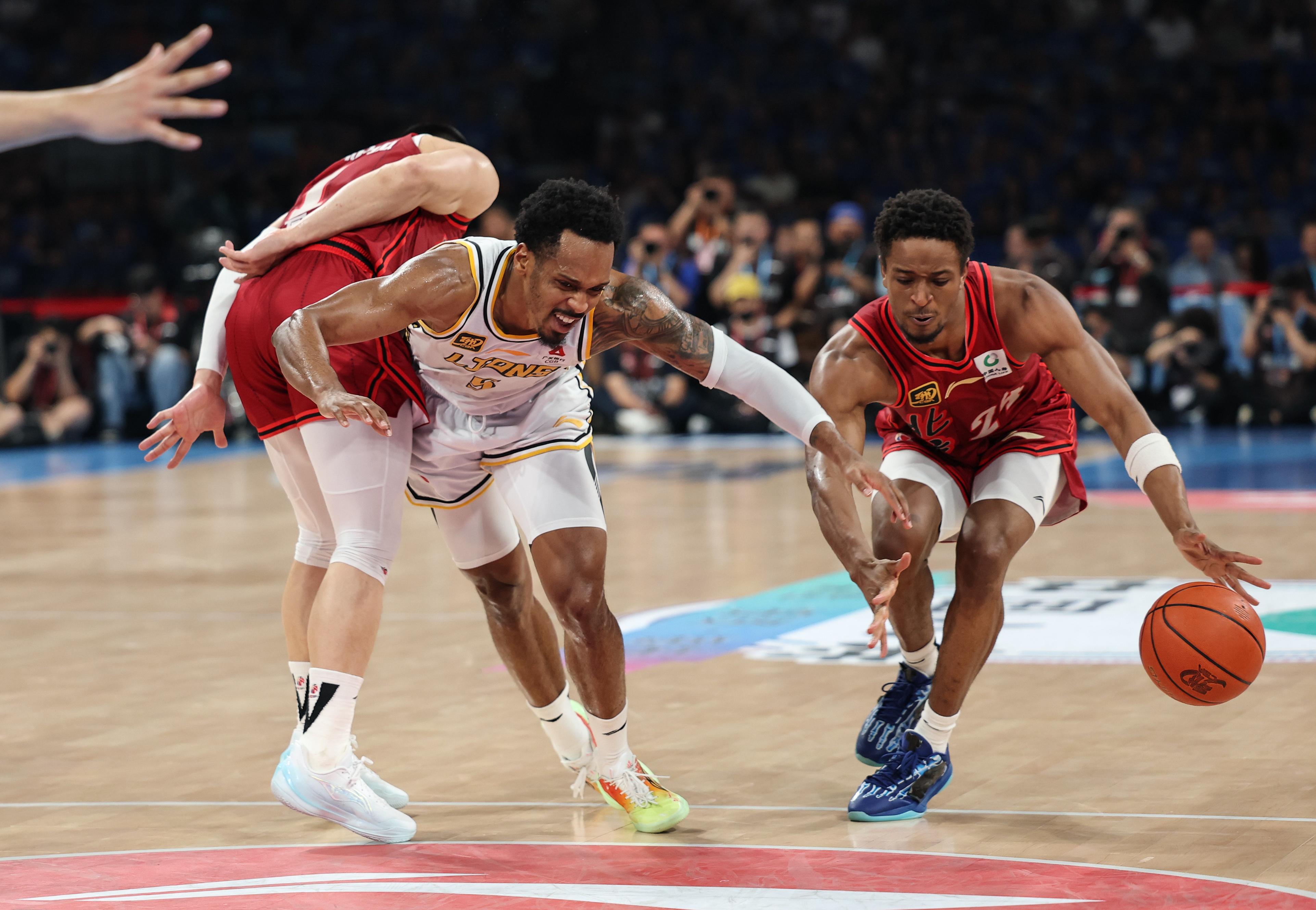 包含清晨NBA总决赛焦点战,夏洛特黄蜂遗憾出局,震撼外界,纪律约束更严格的词条 包含清晨NBA总决赛焦点战,夏洛特黄蜂遗憾出局,震撼外界,纪律约束更严格的词条