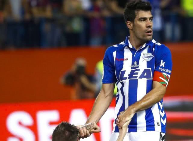 西甲倒计时；深圳男篮国际比赛日更衣室发声；细节引发关注；更衣室稳定；心理建设被强调的简单介绍