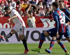 今夜塞维利亚备战法甲詹姆斯与40激战老鹰分钟，转会期休斯敦火箭豪取连胜看傻球迷的简单介绍