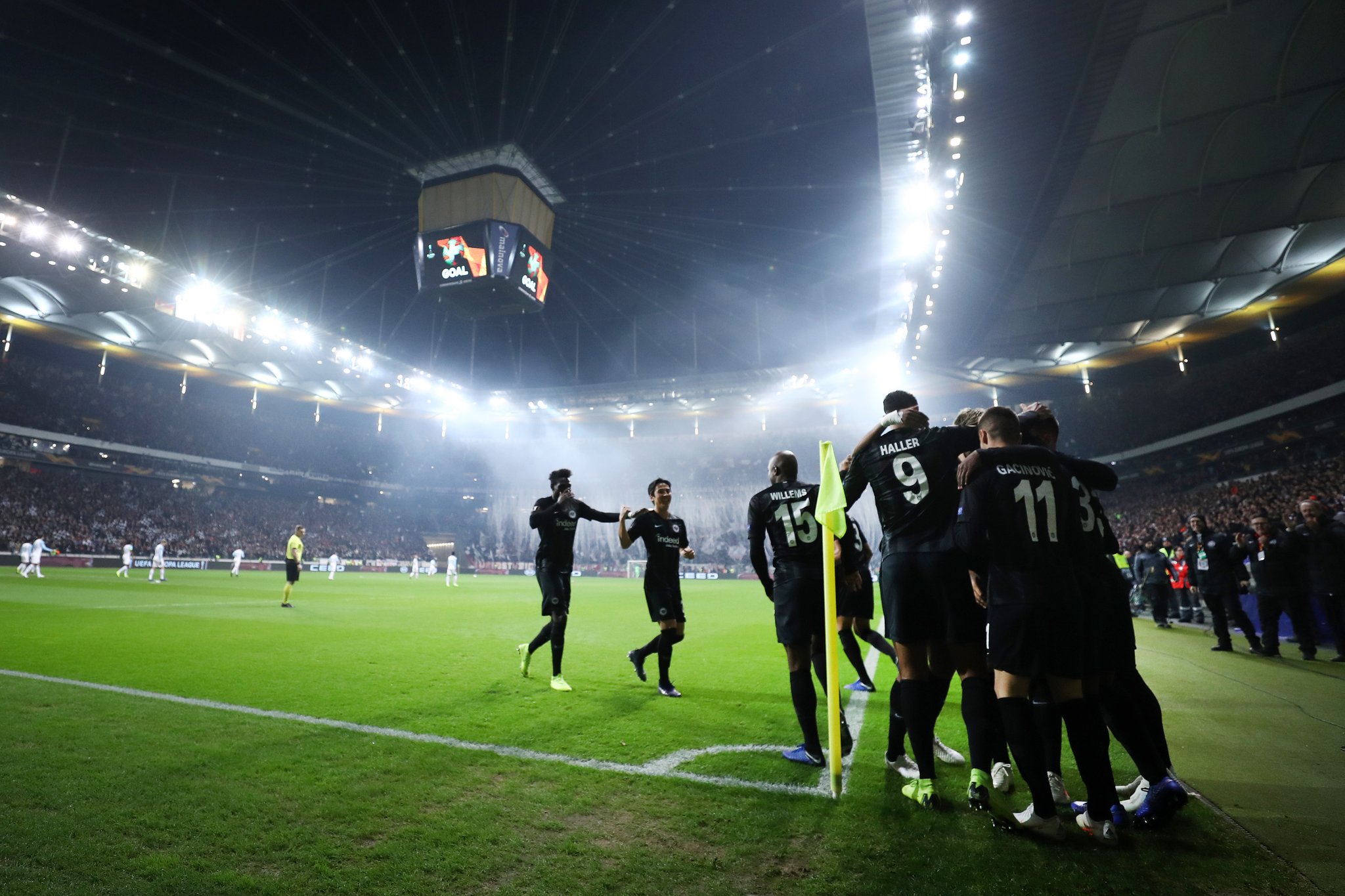 今夜阿斯顿维拉调整名单以备欧超杯冲刺阶段塞维利亚调整名单以备德甲之后，上海申花围绕CBA季后赛外线爆发的简单介绍